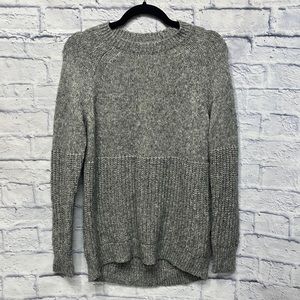 Banana Republic Italian Yarn Wool Blend Sz SM Long Sleeve Silver Hilo Sweater